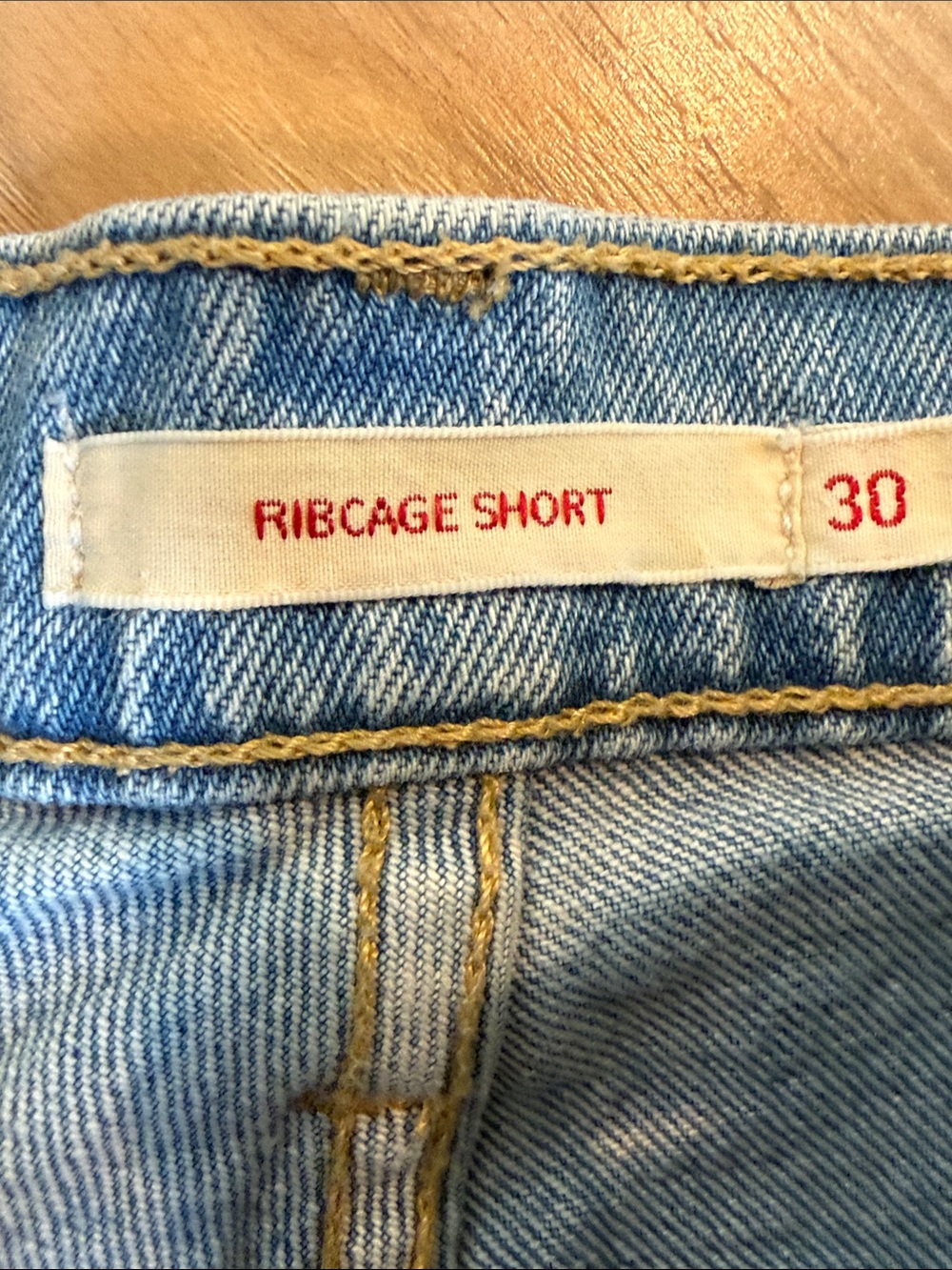 Levi's Women's Light Blue High-Rise ribcage Denim Shorts raw hem - Picture 4 of 8